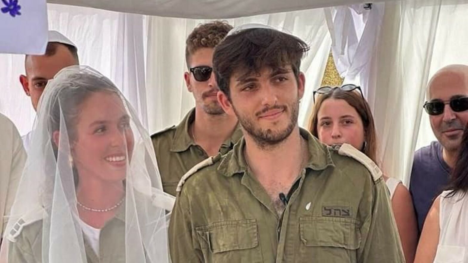 IDF soldaten trouwen nog snel nadat ze beiden zijn opgeroepen