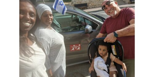 Avner Muller brengt noodzakelijke goederen rond in Israël