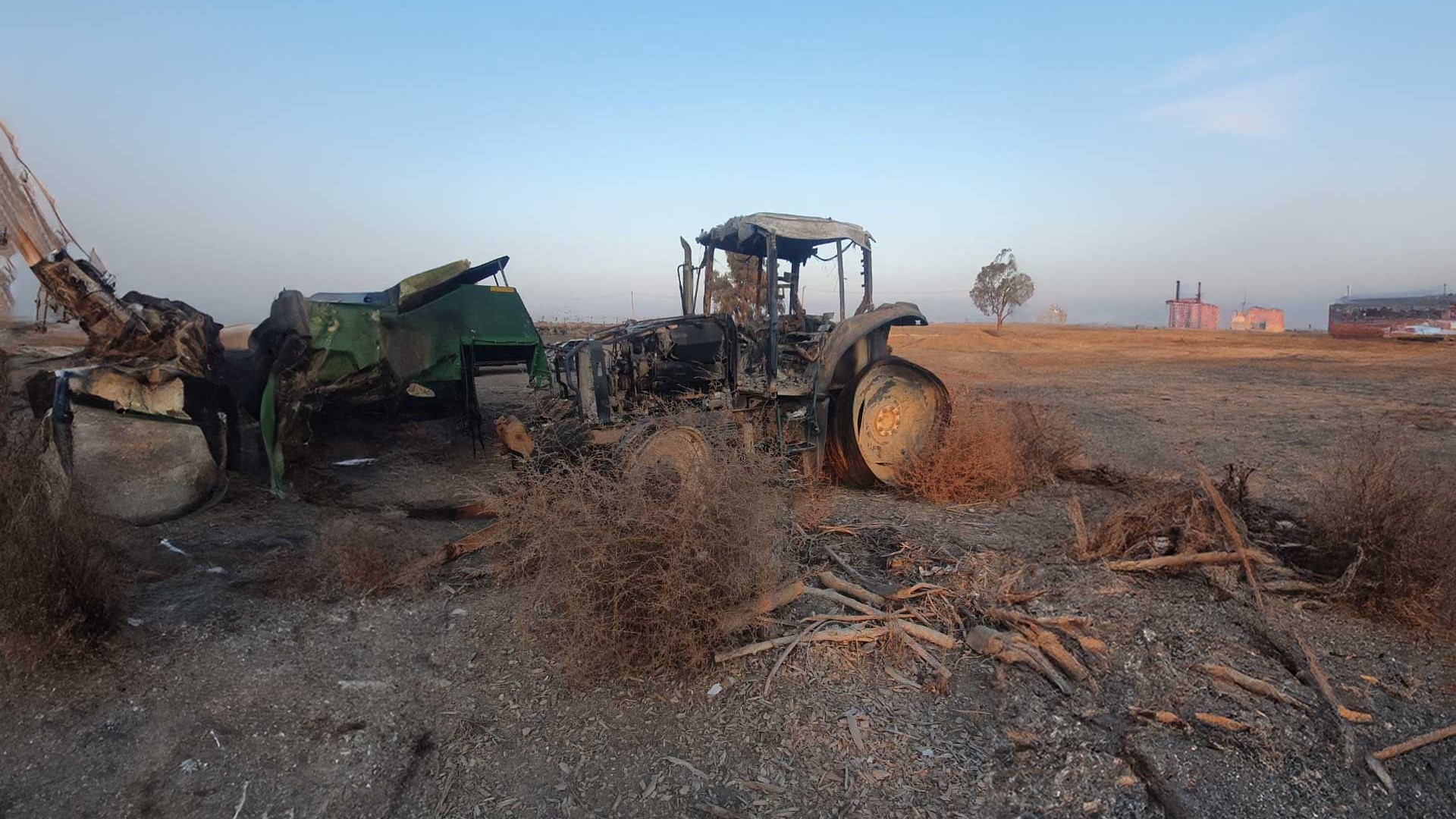 Vernielde tractor - Samen sterk voor de landbouwsector