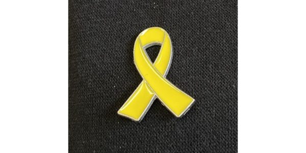 Geel lintje pin - Joanne's blog 70