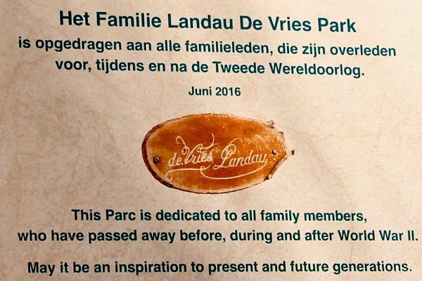 Plaquette Familie Landau De Vries Park - website Joanne's blog 66 - Het Familie Landau De Vries Park