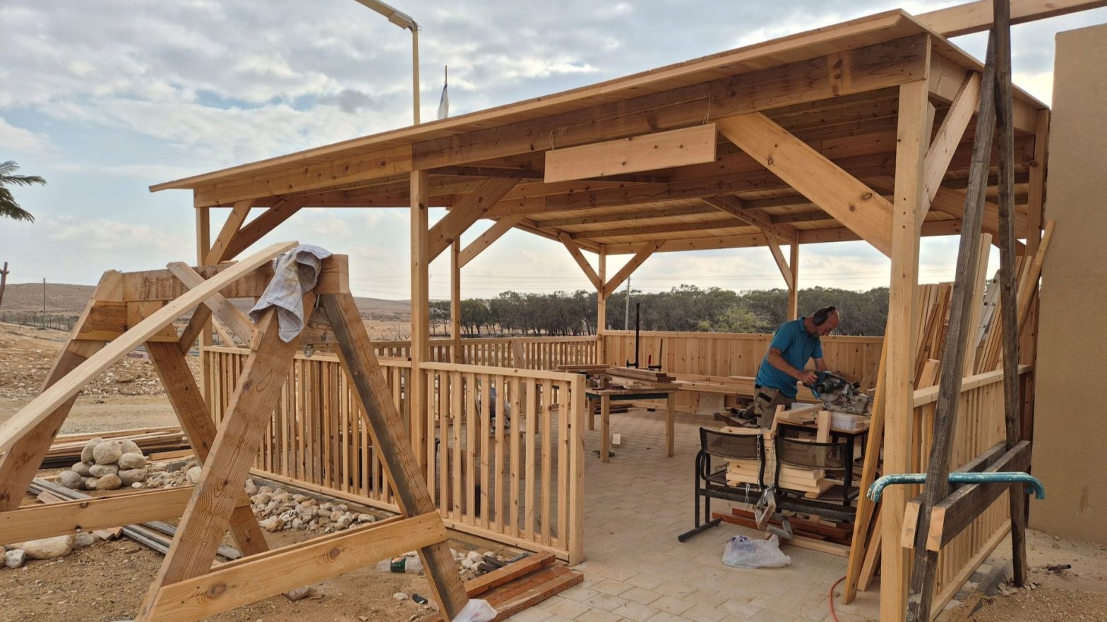 Joanne's blog 118 - Overkapping gemaakt door vrijwilligerswerk in Nitzana